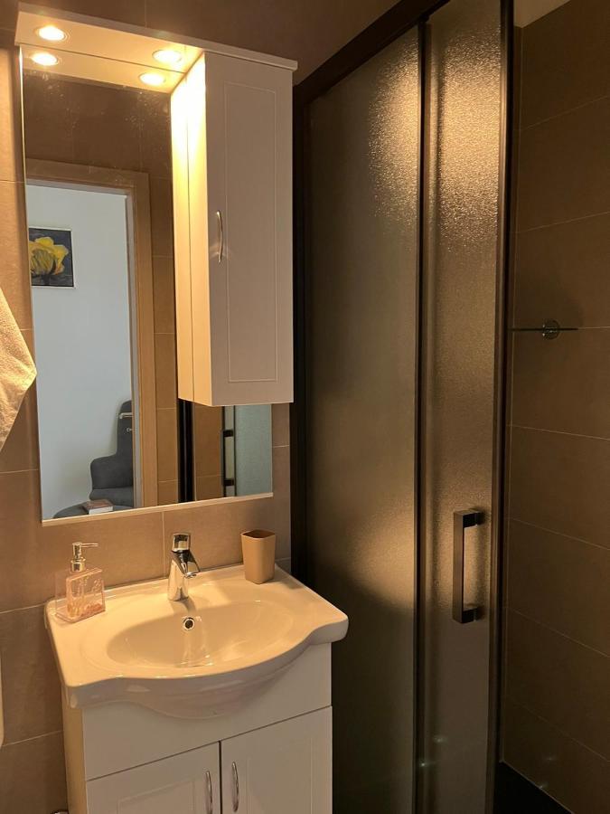 Apartments Vuceric ペロイ エクステリア 写真