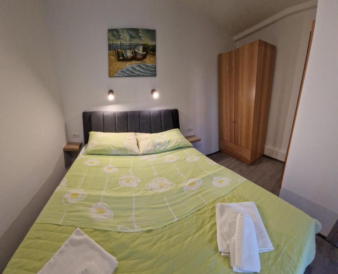 Apartments Vuceric ペロイ エクステリア 写真