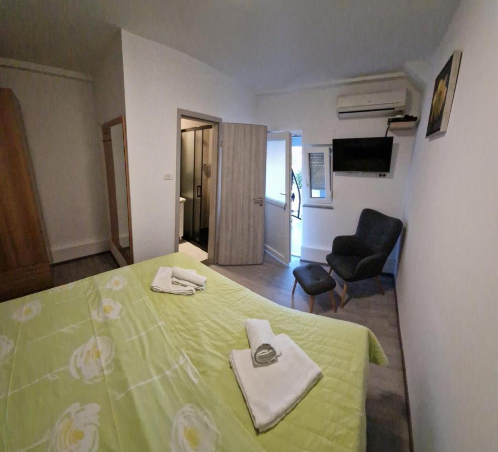 Apartments Vuceric ペロイ エクステリア 写真
