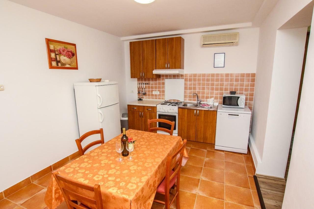 Apartments Vuceric ペロイ エクステリア 写真