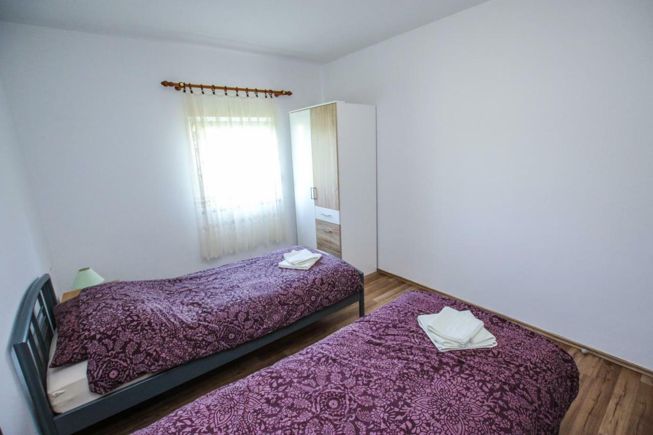 Apartments Vuceric ペロイ エクステリア 写真