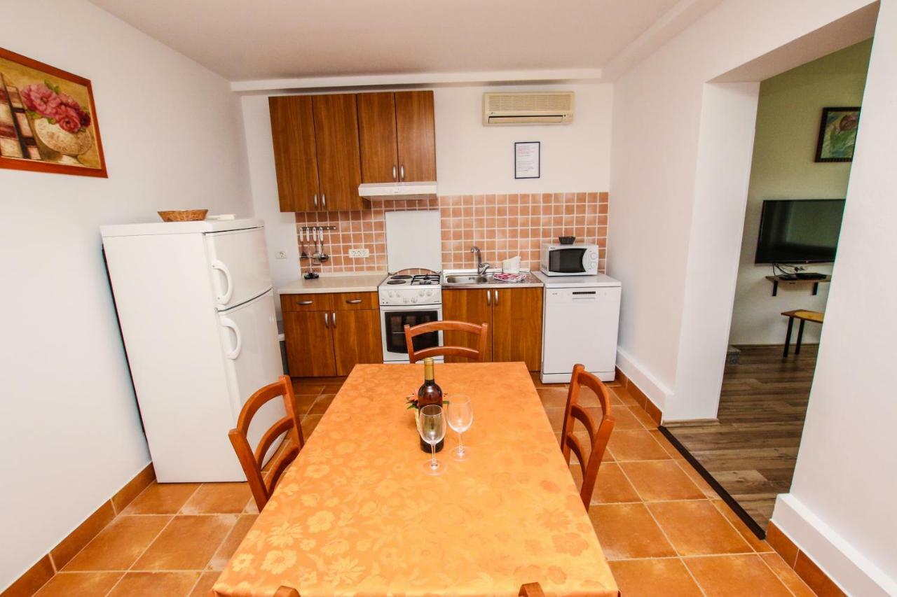 Apartments Vuceric ペロイ エクステリア 写真