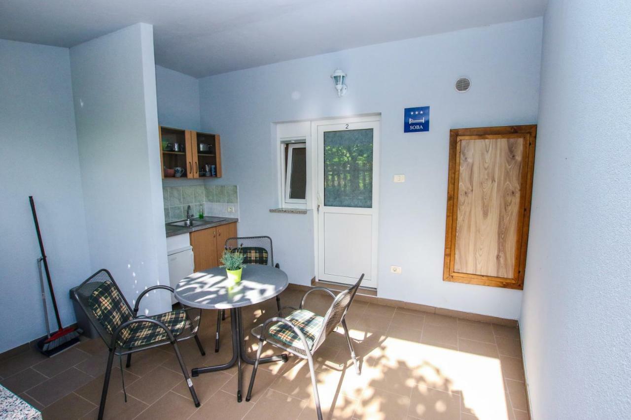 Apartments Vuceric ペロイ エクステリア 写真